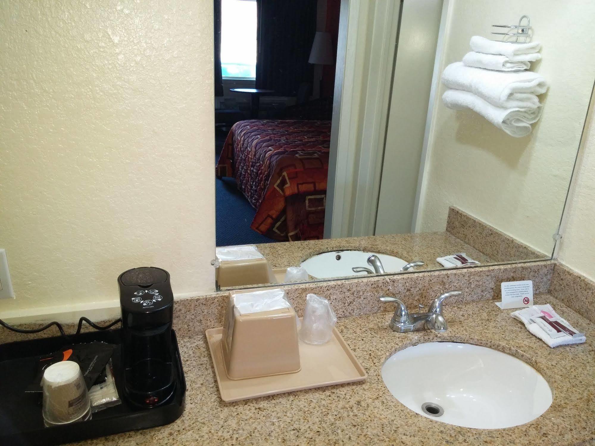 Travelodge By Wyndham Houston Hobby Airport Екстер'єр фото