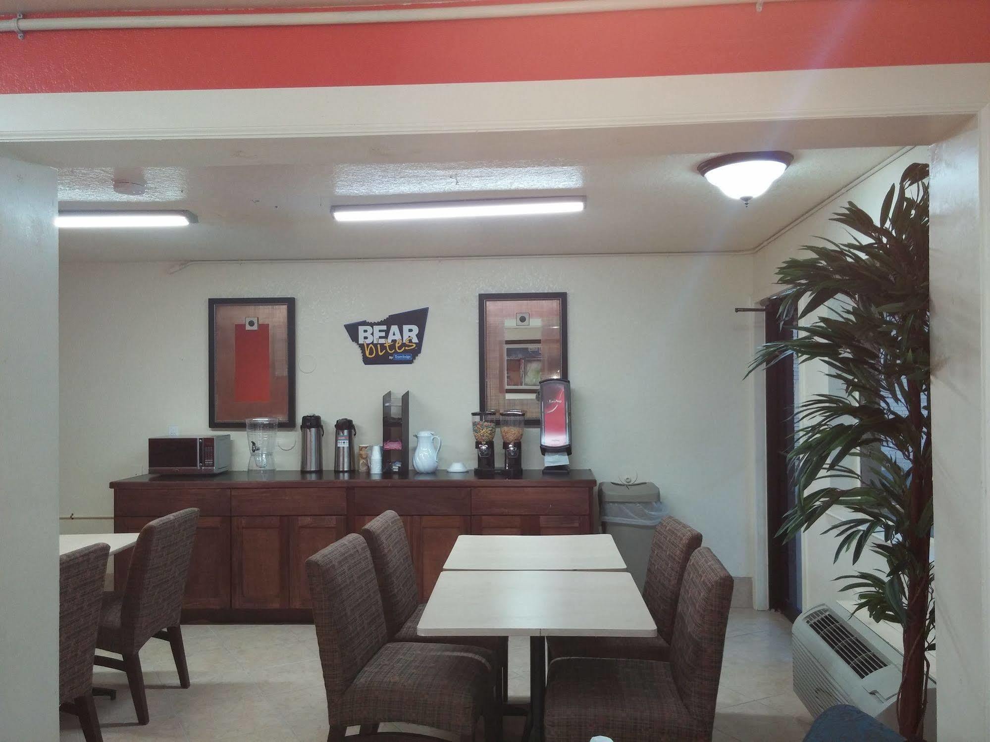 Travelodge By Wyndham Houston Hobby Airport Екстер'єр фото
